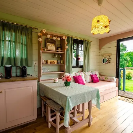 住宿加早餐酒店 La Roulotte De La Des Chouettes